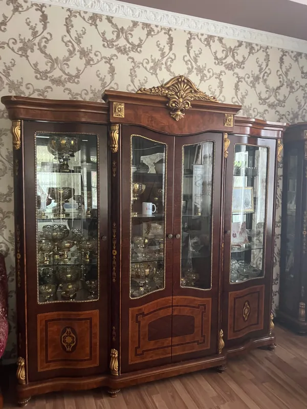 Пинал сервант продам