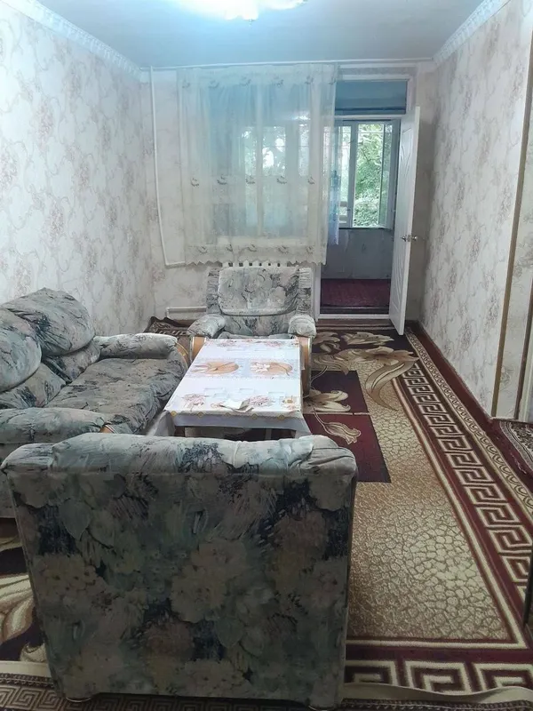 Продаётся просторная 3-комнатная квартира в кирпичном доме, 50 м², без ремонта 3