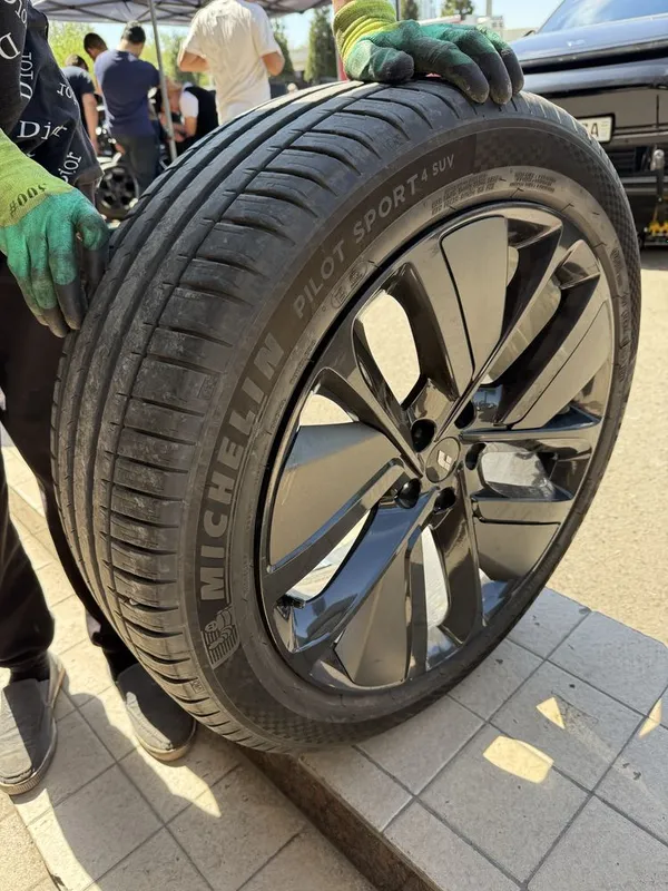 Шины от Michelin 21 от Li9 Ultra