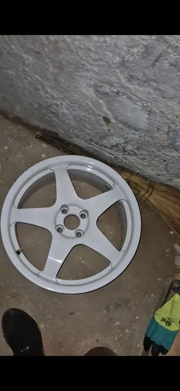 Slik diska sotiladi r17 Slik diska sotiladi r17