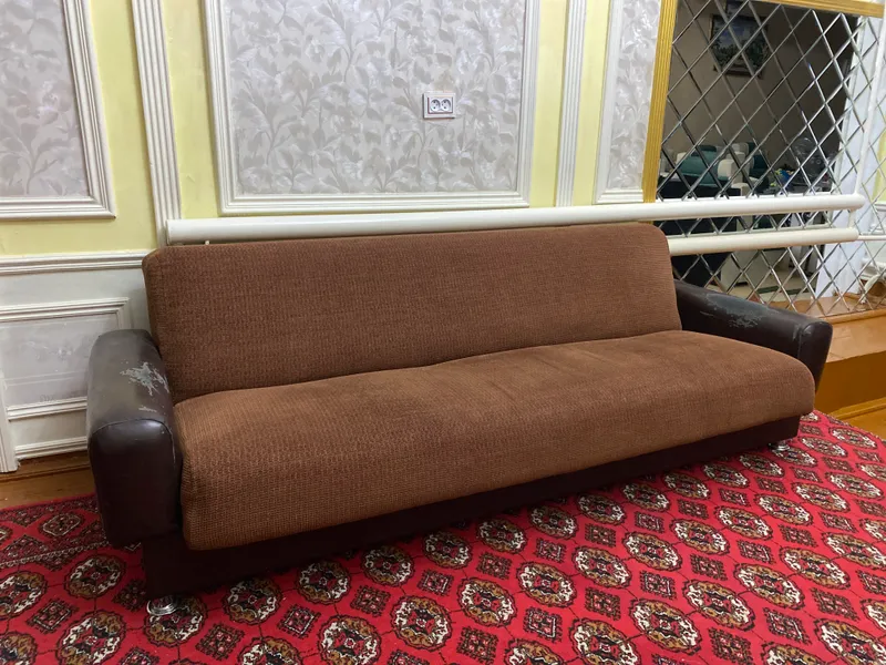 Divan sotiladi. 1 Divan sotiladi. 1