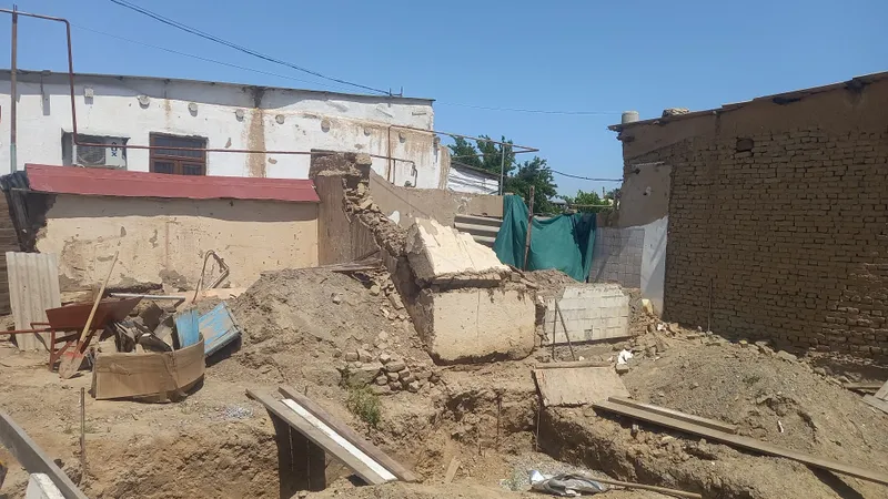 Xom saldatskiy g'isht bor bepul faqat buzib olish kerak