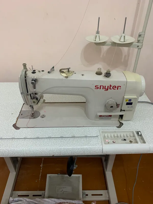Sotiladi: averlok 3 500 000 sum,shveniy 2 000 000