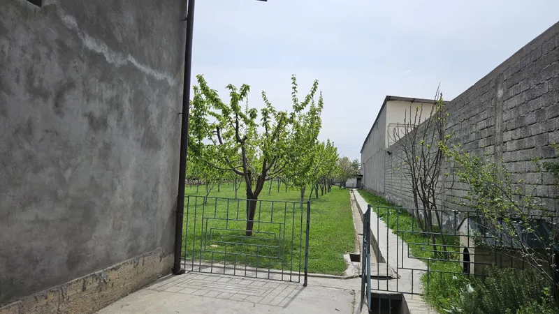 Фозиловда жой сотилади 50 сотик нотурар. Тп 630. Газ. Сув бор. 5