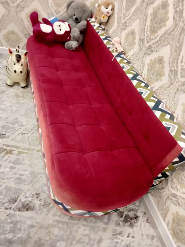 Divan ochiladigan holati yahshi
