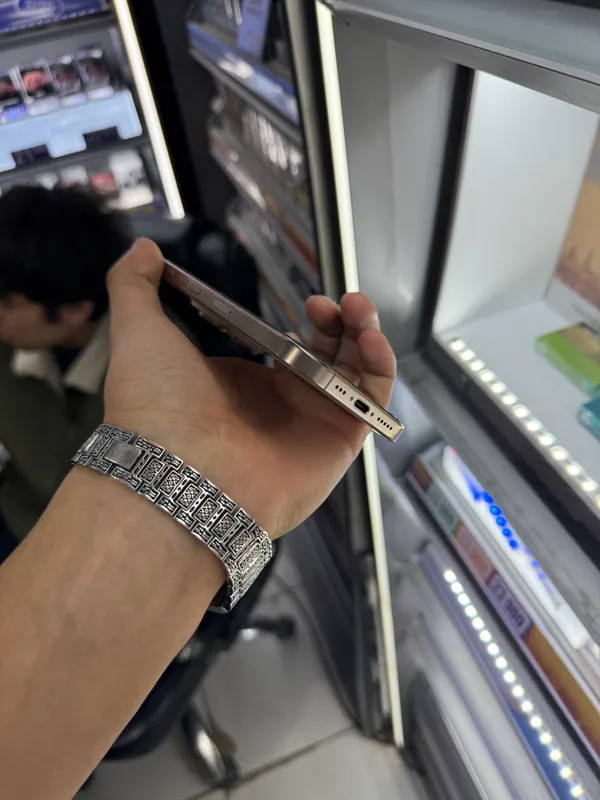 iPhone 16 Pro 2