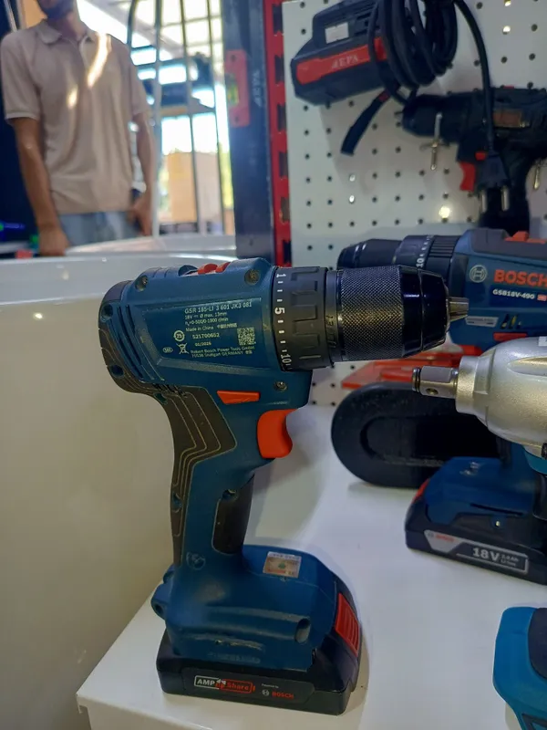 Безщеточный шруповерт Bosch GSR 185 li 2 Безщеточный шруповерт Bosch GSR 185 li 2