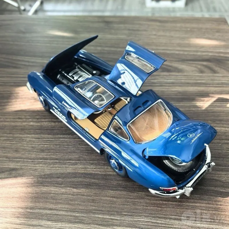 Mercedes 1:18 для коллекции 4 Mercedes 1:18 для коллекции 4