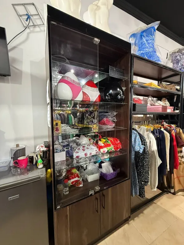Shkaf yaxshi turibdi kamchiligi 1ta oynasi yuq — фото 1