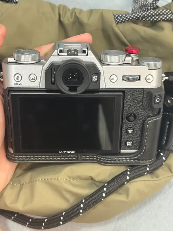 Fujifilm x-t30 III kamerasi va Fujinon 35mm obyektivi 4 Fujifilm x-t30 III kamerasi va Fujinon 35mm obyektivi 4