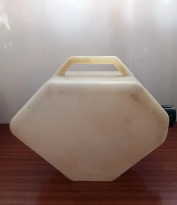 Продаются канистры 3