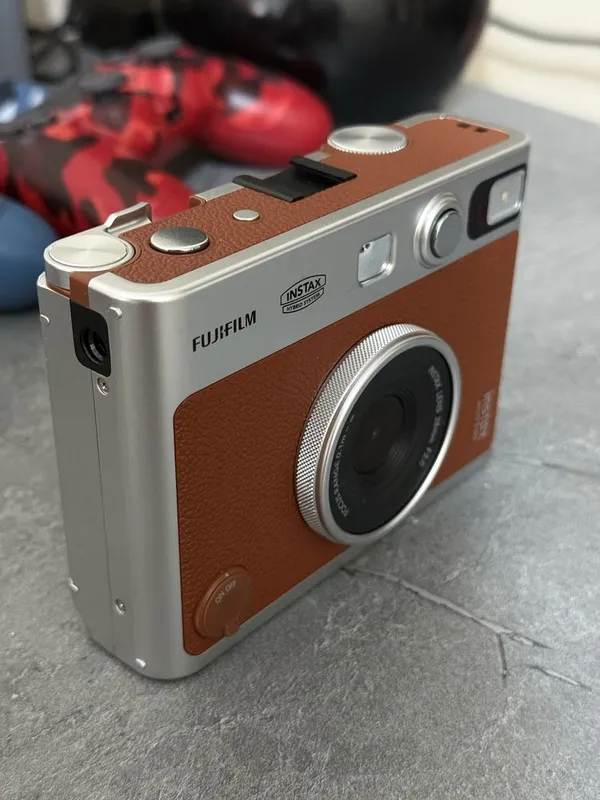 Гибридный инстакс Fujifilm Instax Mini Evo Brown 1 Гибридный инстакс Fujifilm Instax Mini Evo Brown 1