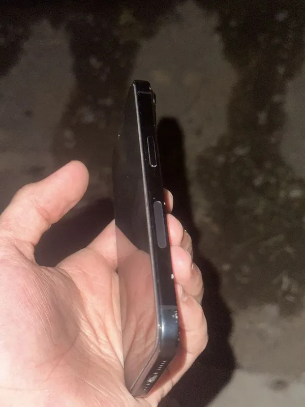 Iphone 15 ozi qora 3