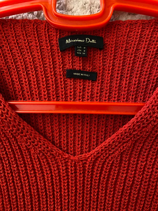 V shaklidagi yoqali Massimo dutti jemperi 2 V shaklidagi yoqali Massimo dutti jemperi 2