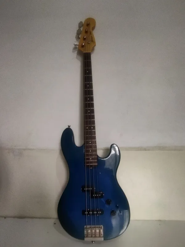 Bass gitara aktion 2002