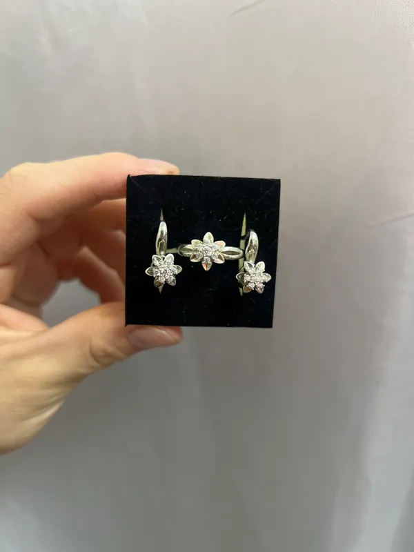 Yangi kumush uzuk va zirak + yarim oy kulon