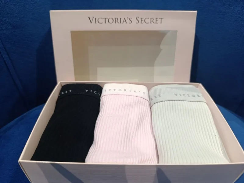 Комплект нижнего белья трусики от Victoria Secret — фото 1