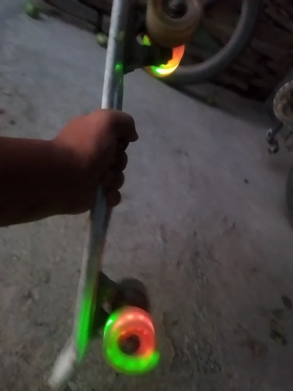 skert bor 4 gʻildrak rangli yonadi tunda chiroyli 2