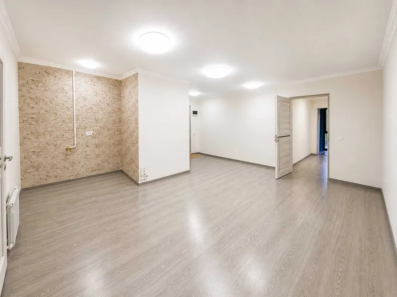 Аренда офиса на первой линии Новомосковской — 62 м², 3 комнаты — фото 2