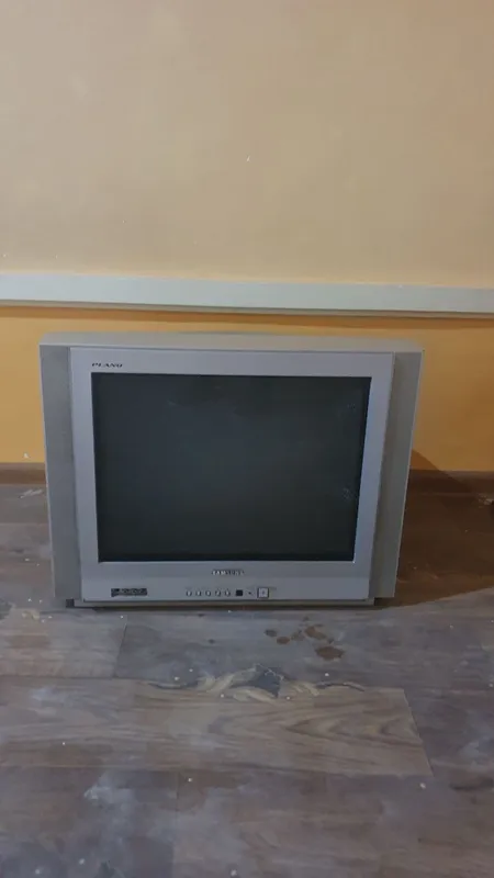 Televizor, narxi 550.000 bugun olganga
