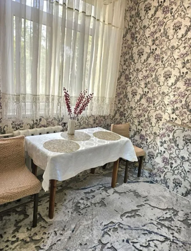 Аренда 1 хона 2 хона килинган массив Феруза 223 школа срочно ижарага