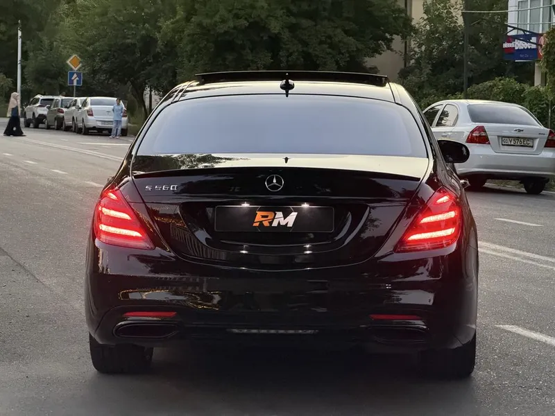 Mercedes Benz W222 S560 Long 3