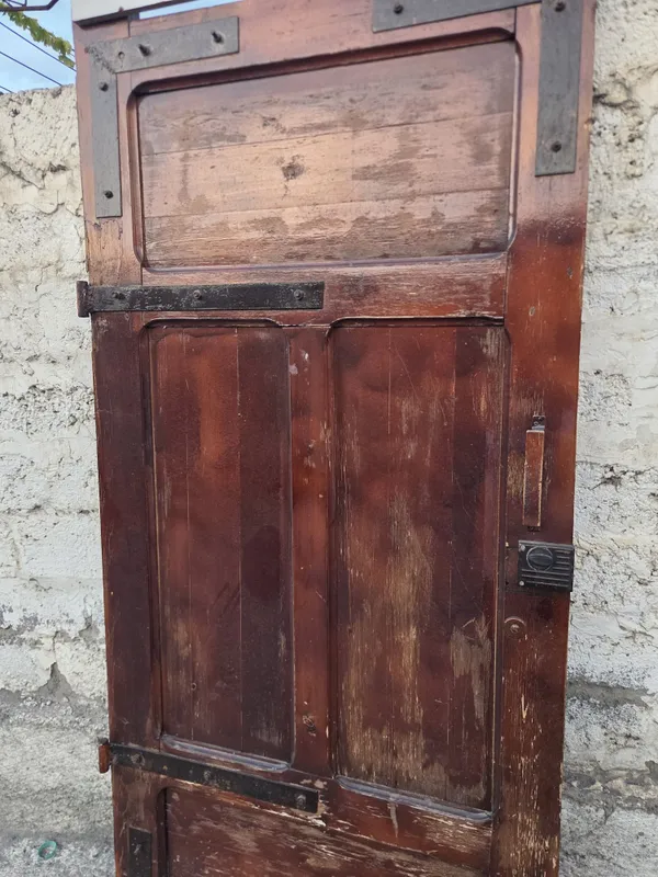 Darvoza taxta eshigi bilan 4 Darvoza taxta eshigi bilan 4