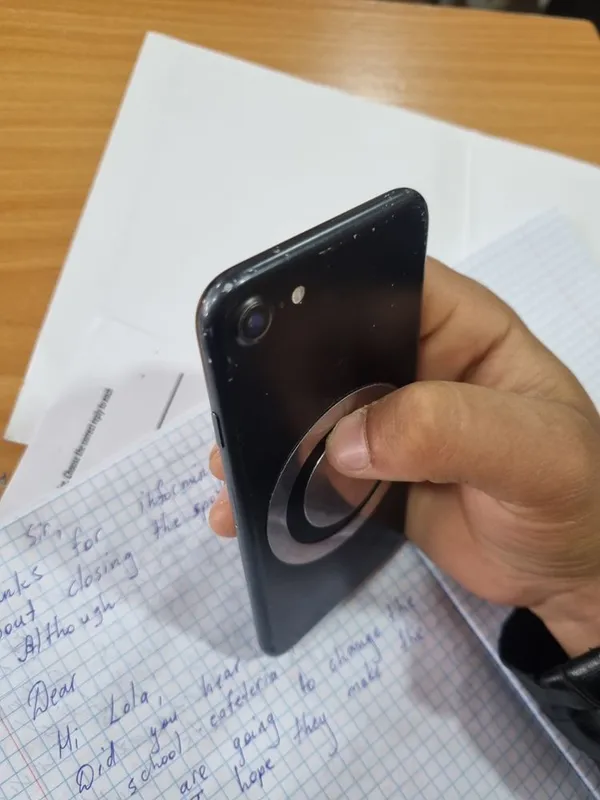 Iphone-7 LLA aybi ekrani singan cheti ishlashga halaqit bermaydi — фото 4