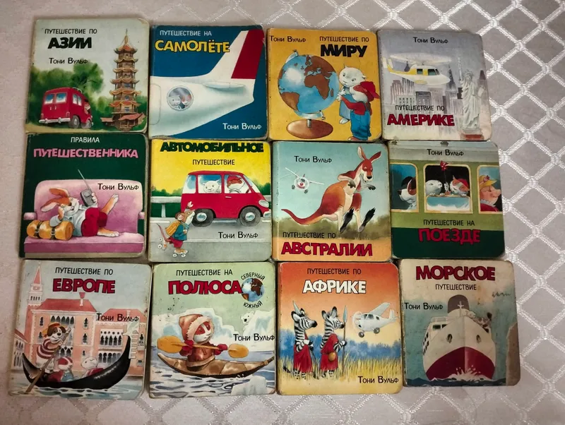 Книги 12 штук 8см на 8 см