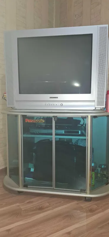 Продам Телевзор Самсунг с подставкой!