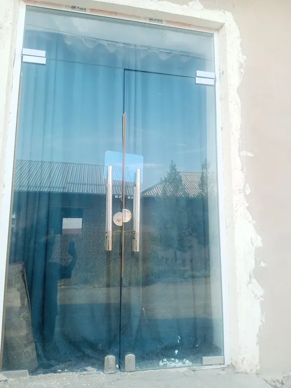 Eshik sotiladi srojna arzon narxda Eshik sotiladi srojna arzon narxda