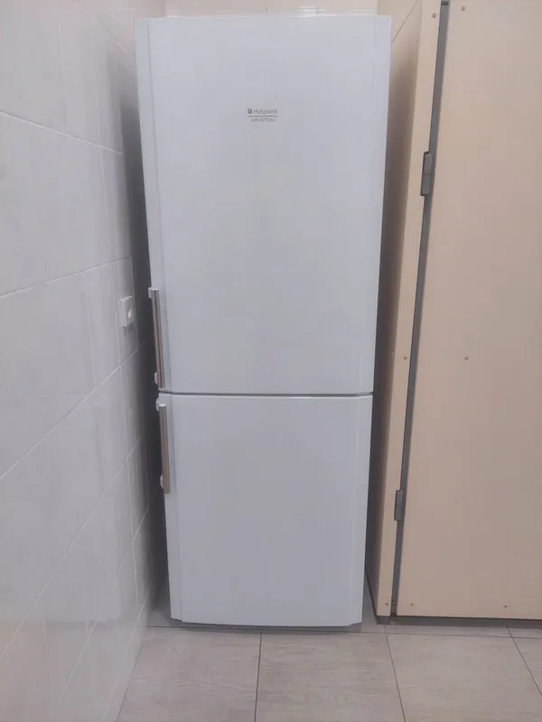Холодильник Hotpoint Ariston 1