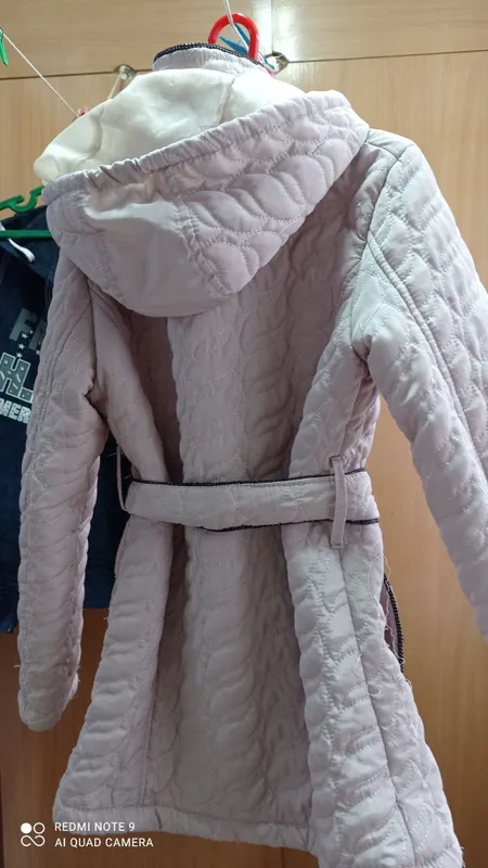 Пуховики тонкие и плащ 7-9 и 10-12 лет.Цена за один — фото 5
