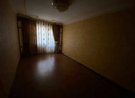 3 xonali Kvartira sotiladi 2 etaj Qarshi 1