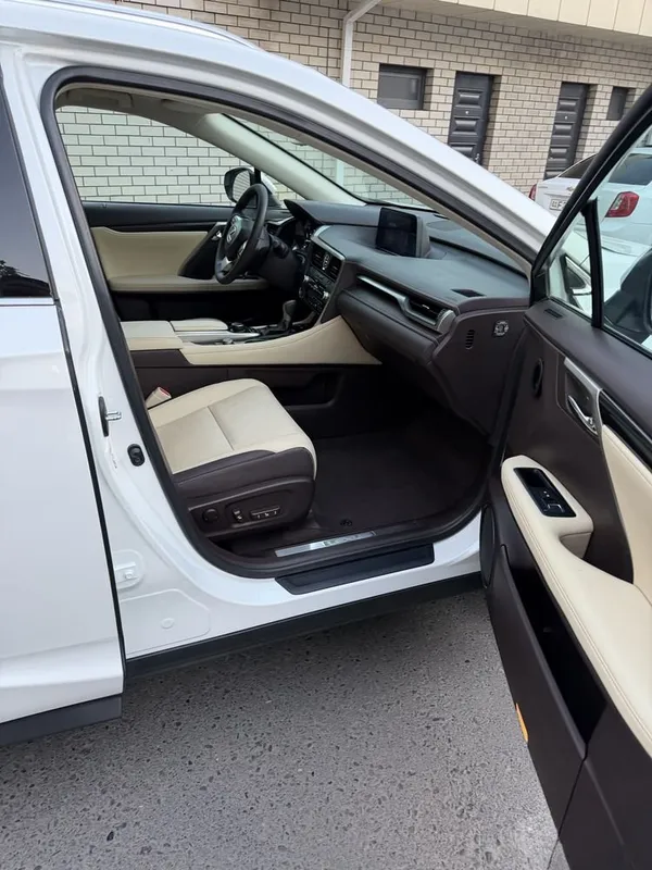 Lexus RX200t, в идеальном состоянии, 2016 год, 161 тыс. км 4 Lexus RX200t, в идеальном состоянии, 2016 год, 161 тыс. км 4
