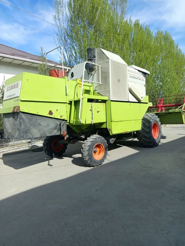 Claas dominator 130 4 Claas dominator 130 4
