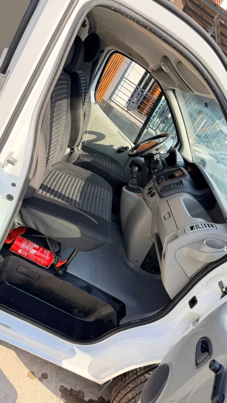 Opel Vivaro gruzovoy dizel 2014 6