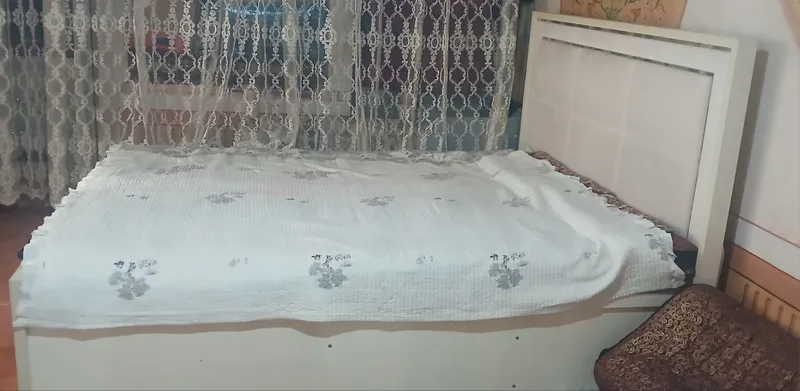 divan sotiladi holati yahshi kop ishlatilmagan