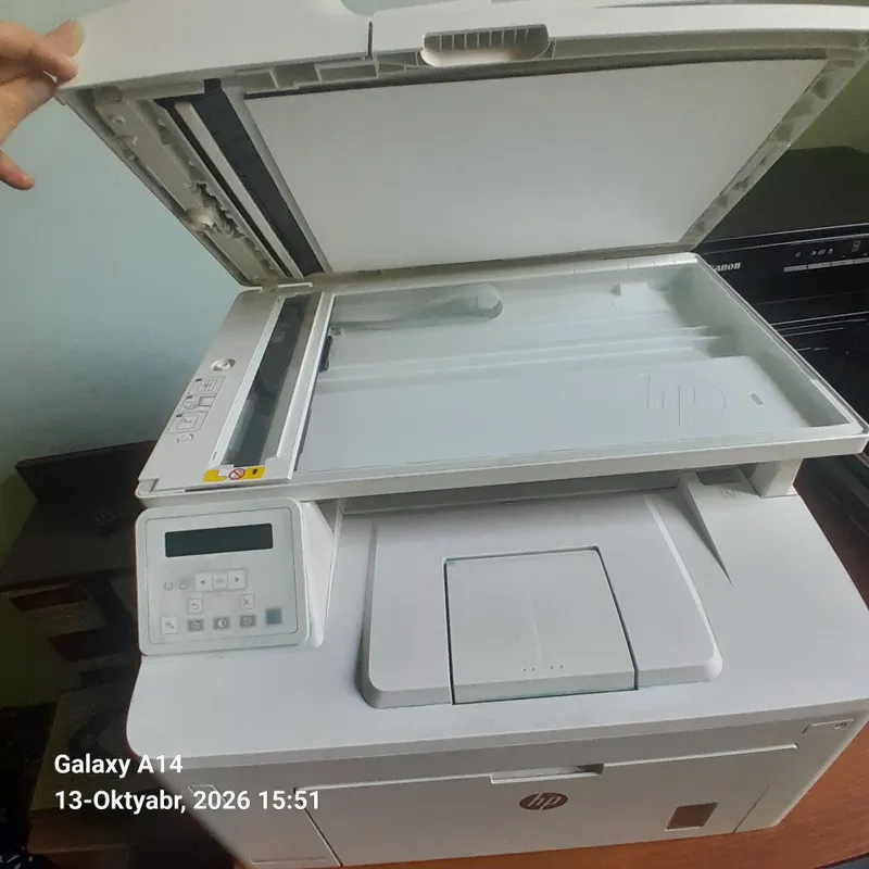 Printer yaxshi holatda, zaxira kartriji bilan 3 Printer yaxshi holatda, zaxira kartriji bilan 3