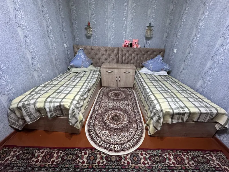 Продаю 2 кровати с артопедическими матрасами и тумбачка — фото 1