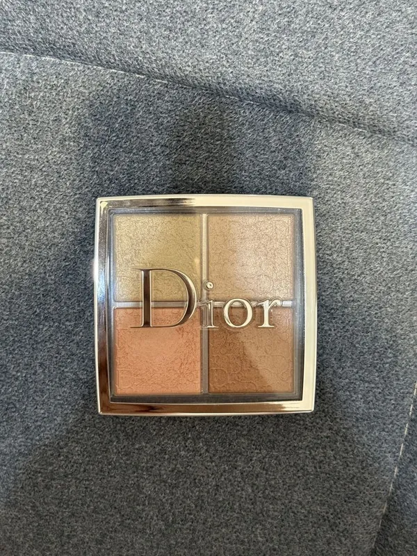 Палетка хайлайтеров от DIOR 1 Палетка хайлайтеров от DIOR 1