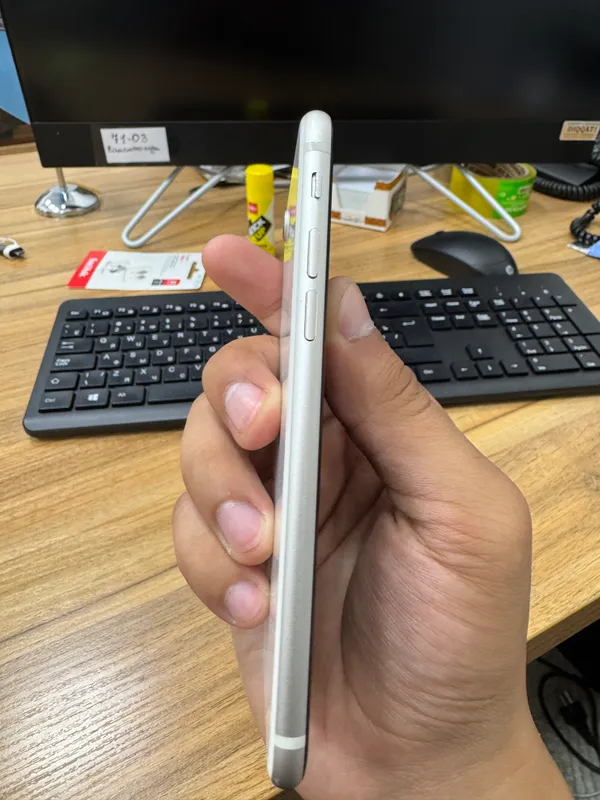 iPhone SE3 4 iPhone SE3 4
