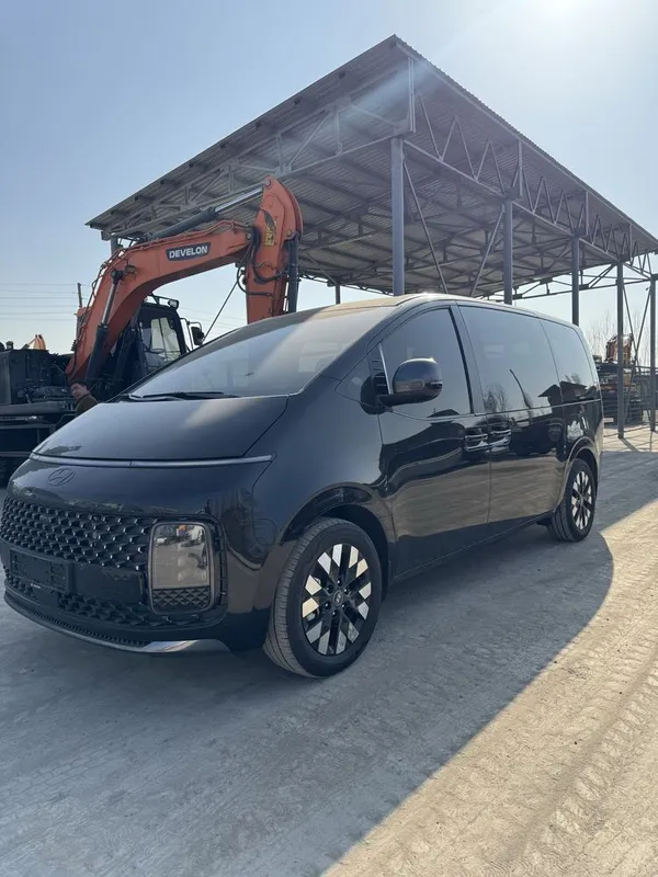 Hyundai Staria 2025 Gibrid toza — фото 1