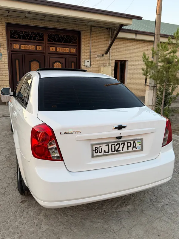 Chevrolet Jentra 5