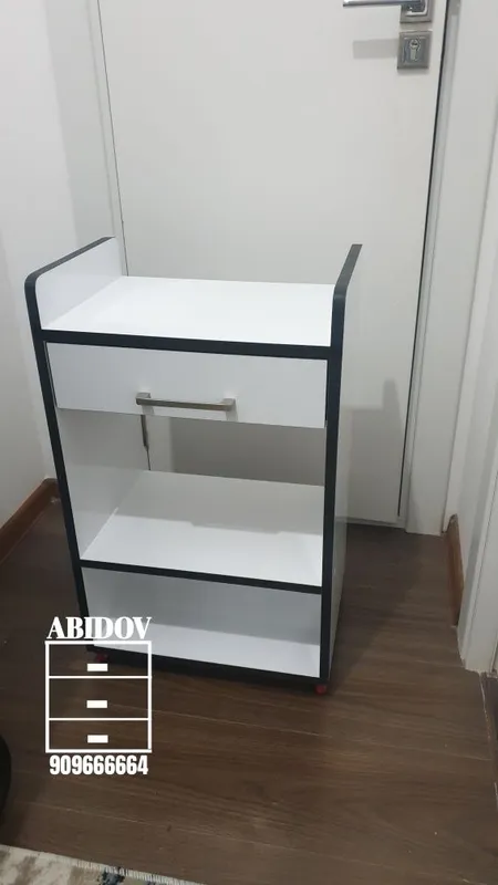 Тумбочка на роликах. Тележка для салона красоты