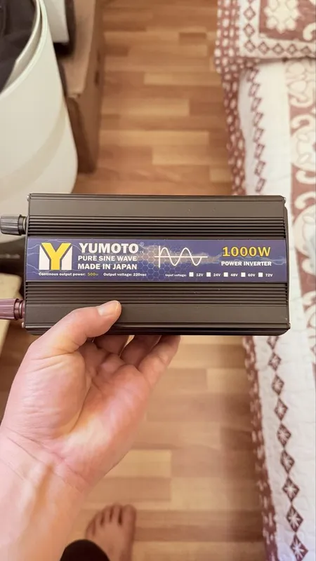 Yumoto инвертер. Преобразователь напряжения 12В-220В 1 Yumoto инвертер. Преобразователь напряжения 12В-220В 1