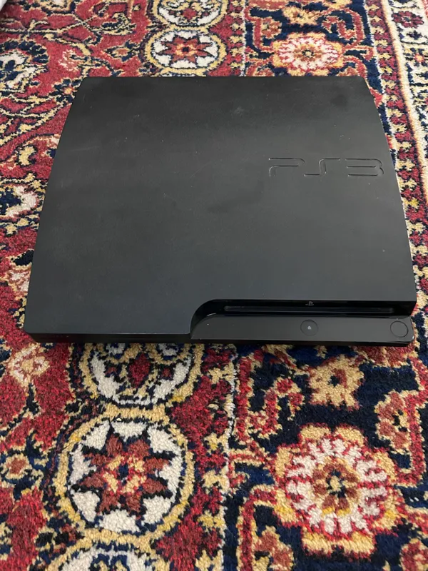 PlayStation 3, идеальное состояние, продаётся 1 PlayStation 3, идеальное состояние, продаётся 1