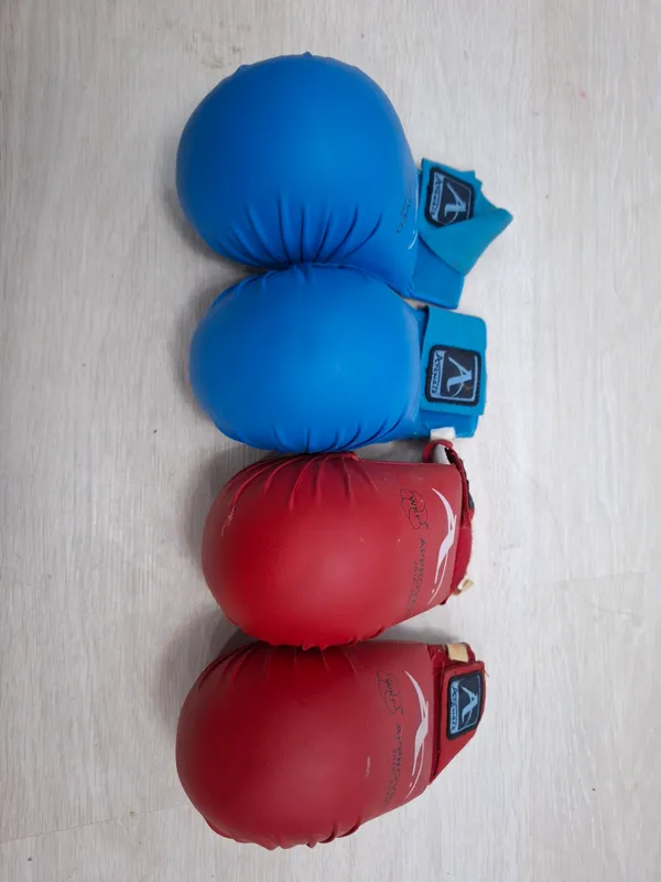 перчатка для карате, Awaza, karate uchun qo'lqop