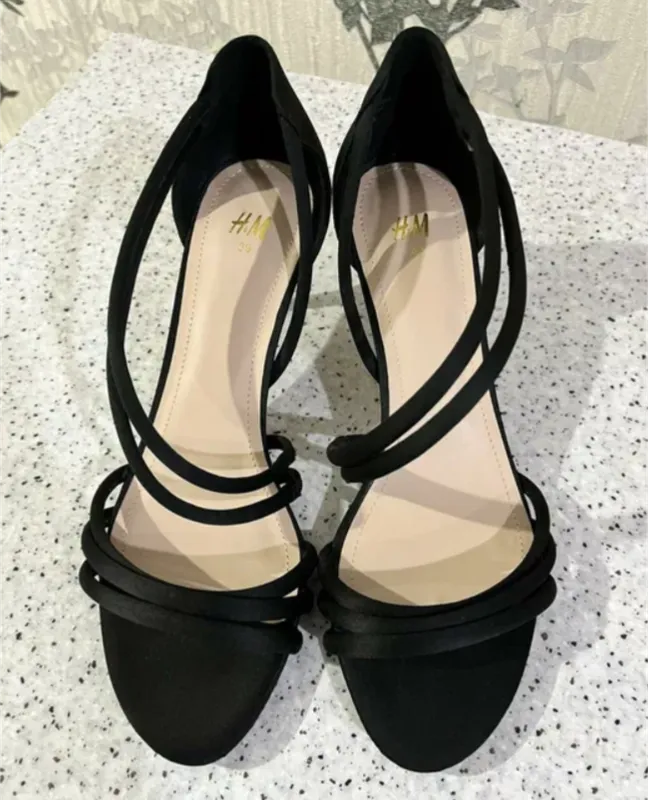 Сатиновые элегантные босоножки H&M. Новые!