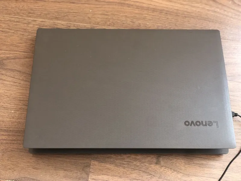 Lenovo noutbuk sotiladi